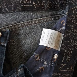 Dark jeans 85% cotton. 13% polyester and 1%